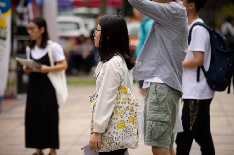 湖北银保监局：将向全省大学生投放百亿元消费信贷